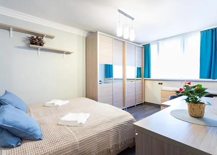 3 Bedrooms Comfy Flat Celarowska