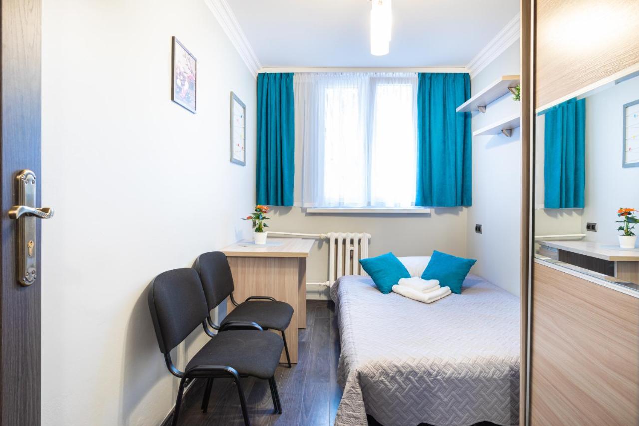 Apartamento 3 Bedrooms Comfy Flat Celarowska *