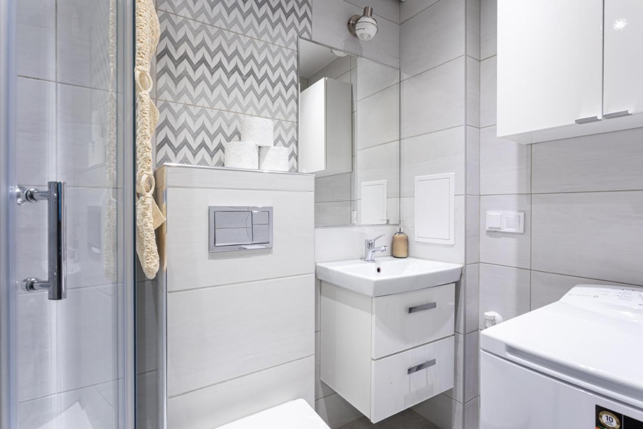 Apartamento 3 Bedrooms Comfy Flat Celarowska Cracovia